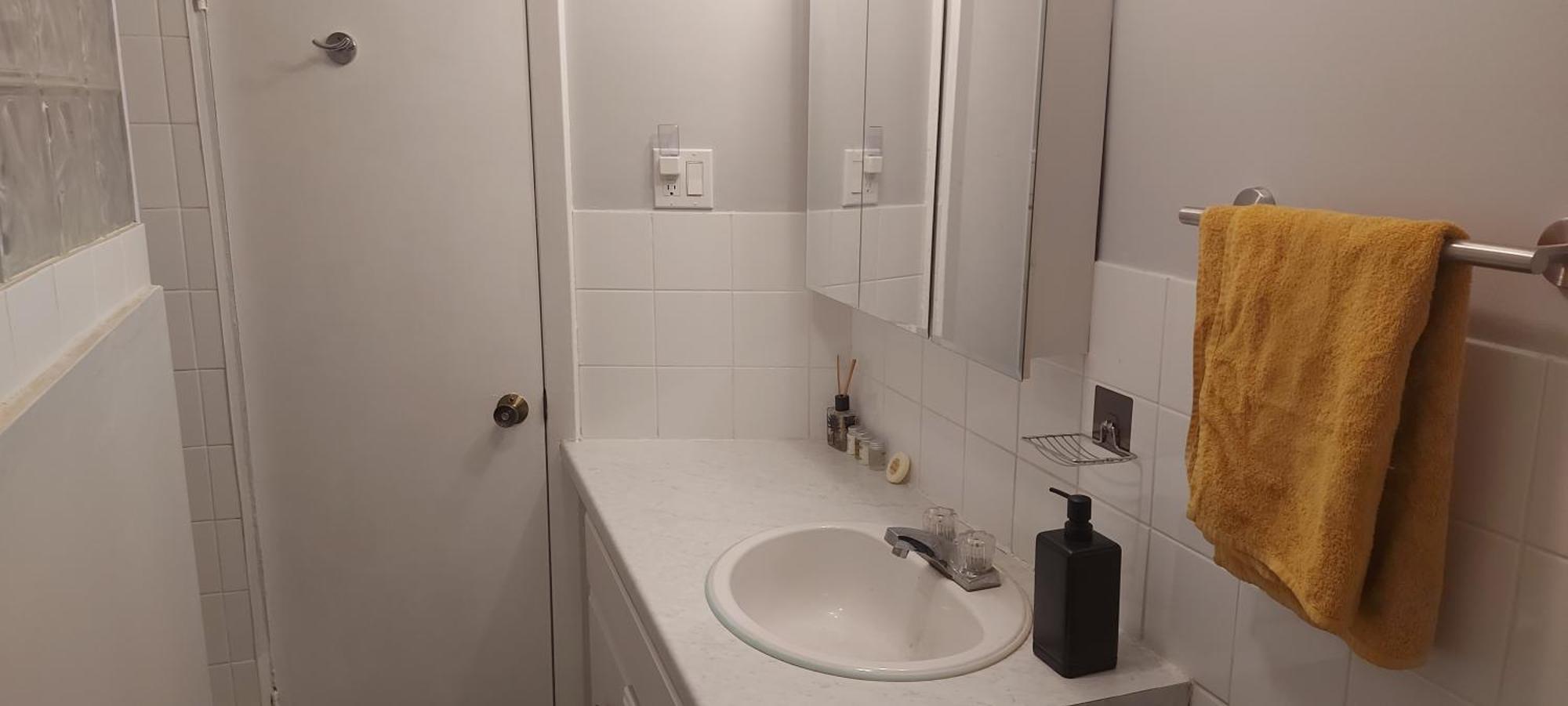 High Park Single Room With Personal Washroom And Kitchen โตรอนโต ภายนอก รูปภาพ