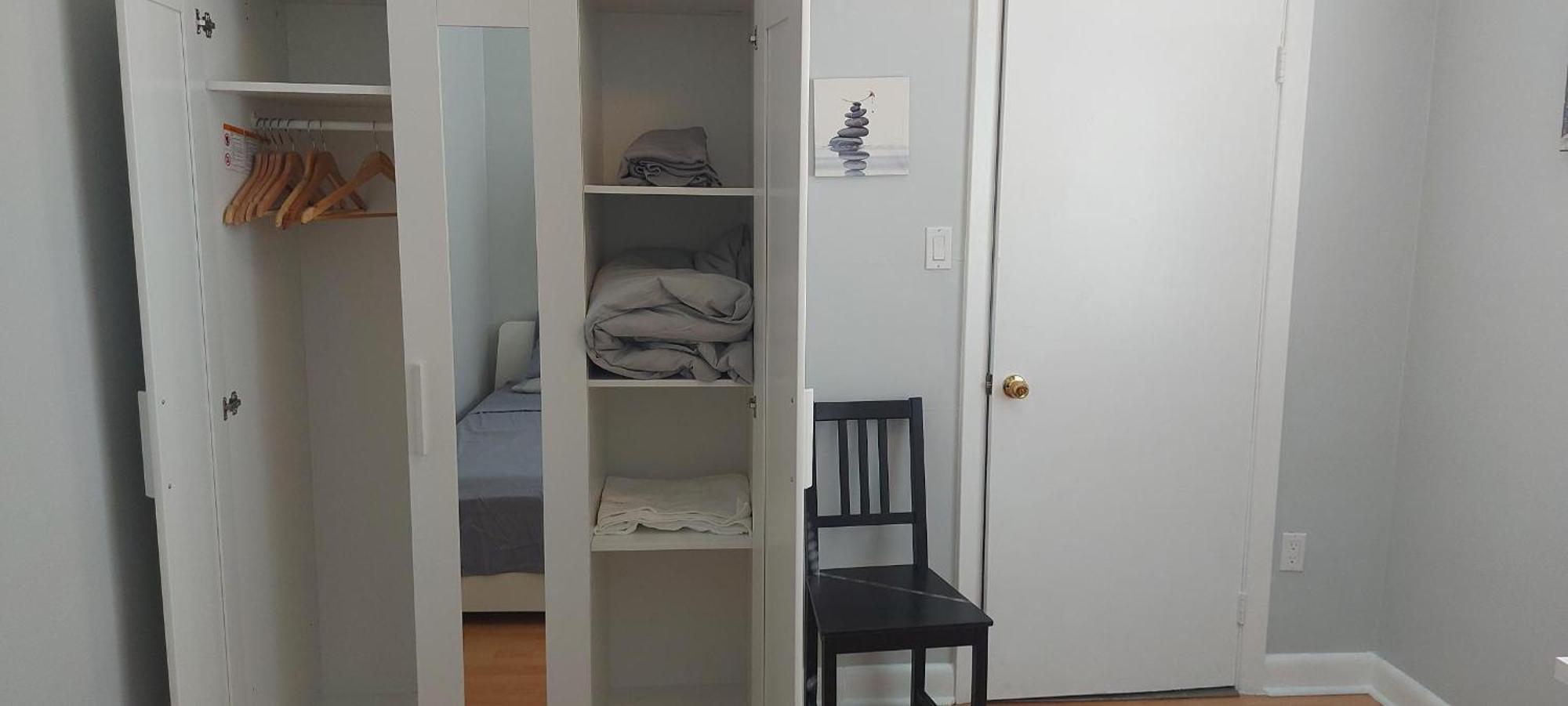 High Park Single Room With Personal Washroom And Kitchen โตรอนโต ภายนอก รูปภาพ