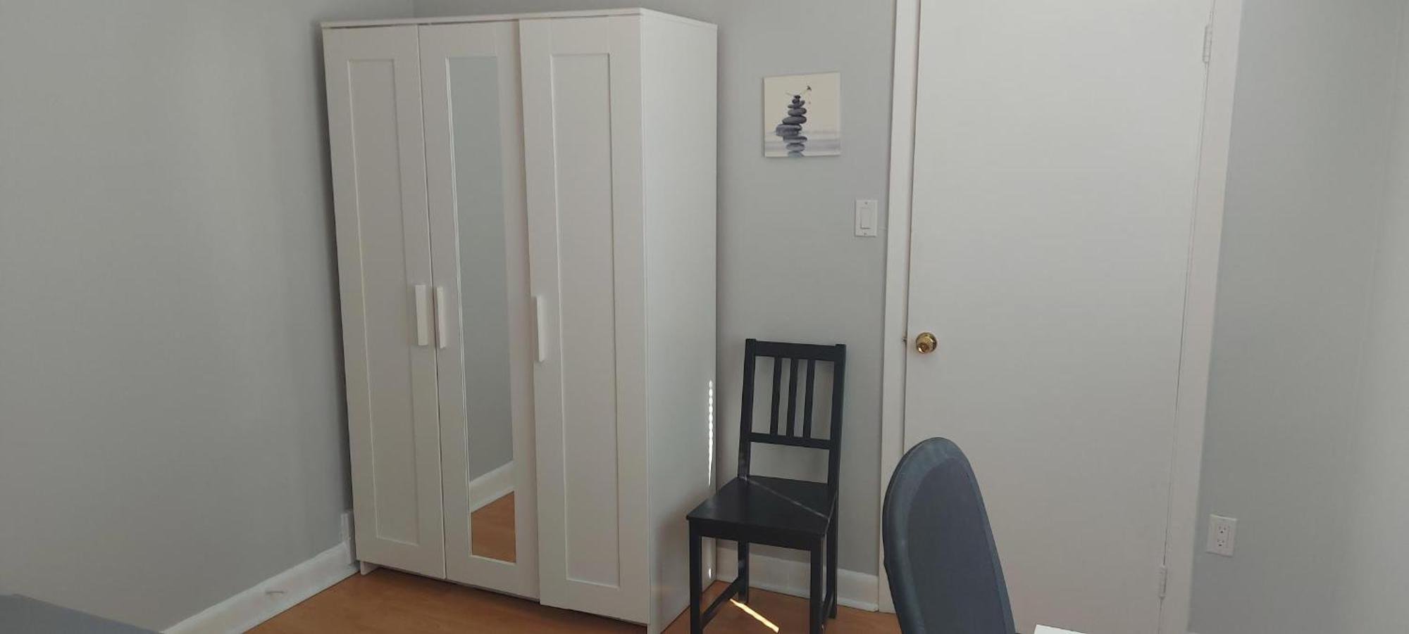 High Park Single Room With Personal Washroom And Kitchen โตรอนโต ภายนอก รูปภาพ